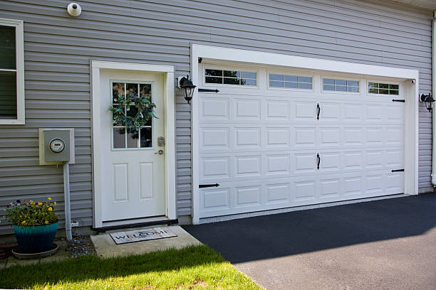 24/7 Emergency Garage Door Panel Replacement experts in Seaford, DE